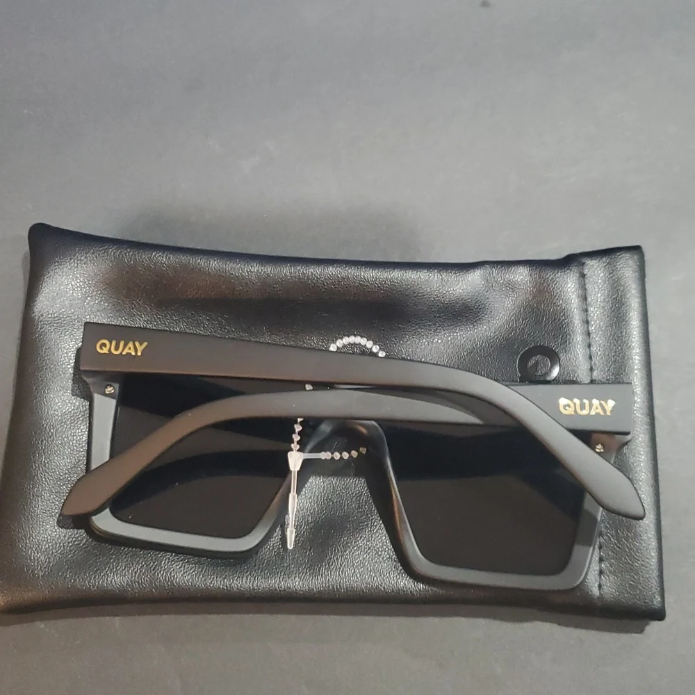 Quay hindsight matte black flat top shield‎ oversized unisex sunglasses new